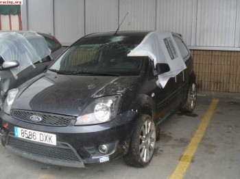 Se vende ford fiesta st 2.0 16v 150cv siniestrado aunque muy
