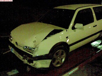 Vendo golf gti 3 con golpe delantero