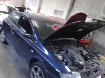 Se vende fiat stilo 1.8 16v con golpe