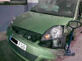 Ford fiesta 1.6 tdci,2006,golpe frontal izquierdo,2500
