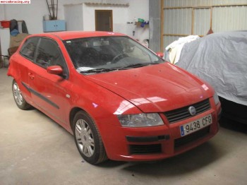 Se vende fiat stilo siniestrado 