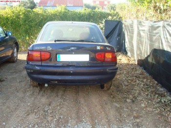Ford escort td con pequeño golpe 