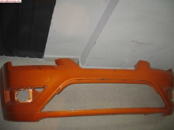 Vendo paragolpes delantero de ford focus el precio es de 250