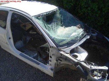 Siniestro a piezas de 206 gti.
