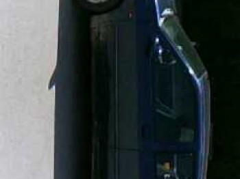 Se vende clio16v del 94 con golpe en aleta trasera, sin docu