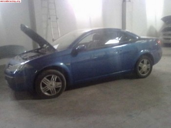 Megane cabrio con pequeña averia   6400€