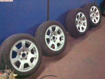 Vendo jgo. paragolpes , taloneras y llantas en 16  de bmw se