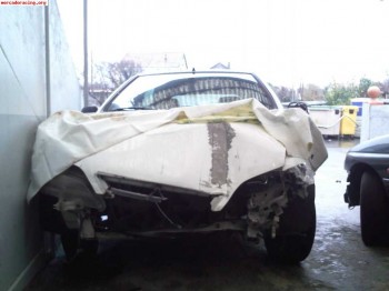 Se vende xhara con frente roto...500 euros.itv hasta mayo.