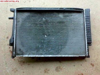 Radiador de agua de bmw 524 td 40€