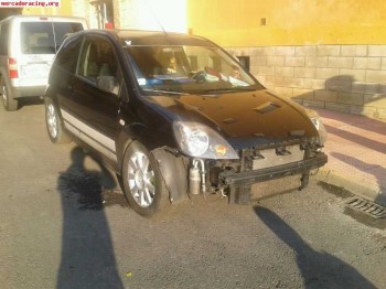 Se vende ford fiesta st con pequeño golpe!