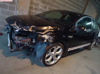 Focus st con golpe reparable