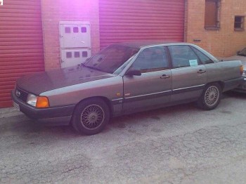 Audi 100 