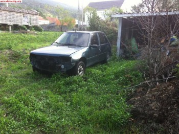 Peugeot - 205 1. 8d pequeño golpe delantero