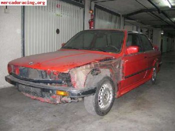 Bmw 323i con golpe delantero