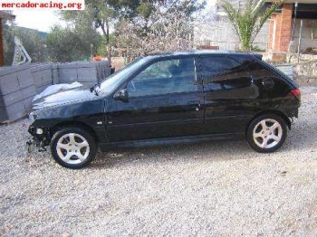 Vendo 306 1.6 100 cv xs tiene golpe atras y alante tengo tod