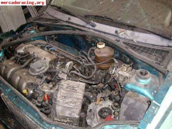 Se vende clio 16v con golpe