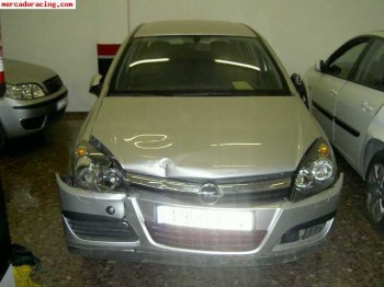 Coche con golpe opel astra 1.7 cdti
