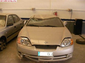 Hyundai coupe con golpe