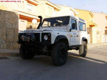 Se vende land rover defender td5 por 15000 euros