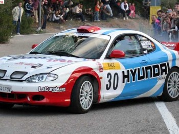 Se vende o cambia hyundai coupe kit/car