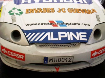 Hyundai coupe de la copa de circuitos.