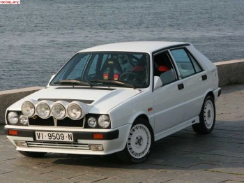 Lancia delta para rallyes -3200 €