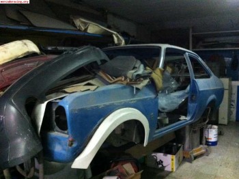 Ford escort mkii en proceso de preparacion rallyes