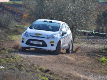 Se vende o alquila ford fiesta r2
