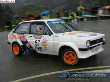 Se vende o cambia ford fiesta gr2