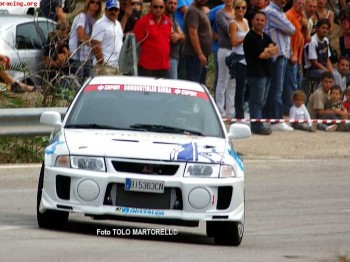 Mitsubshi evo v con plataforma de transporte nissan