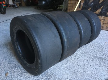 Avon,,   4 neumaticos cm.