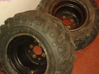 Vendo 2 llantas y neumáticos traseros para xtrem: