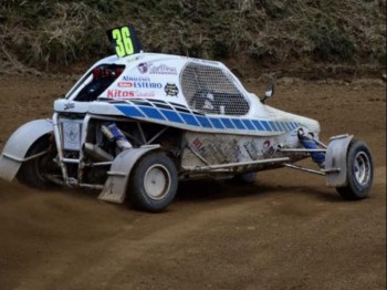 Se vende o se cambia por coche de carreras c2,206 etc