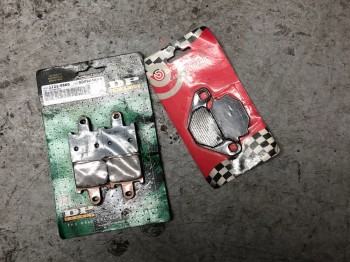 Pastillas delanteras y traseras 