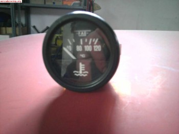 Termómetro de agua adicional y varios manómetros