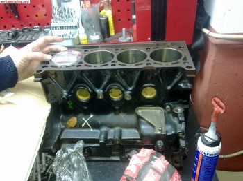 Vendo pistones wosnerr sin estrenar y bloque motor rectifica