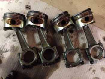 Cigüeñal aligerado, equilibrado y pistones con bielas saxo