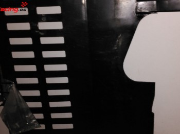 Se vende cubrecarter metalico saxo original