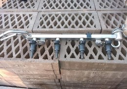 Rampa inyectores y distribuidor nissan sr20