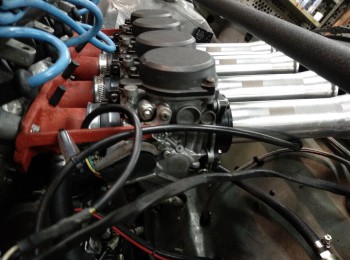 Se vende carburacion  completa 205 rallye , carburacion cbr 900r