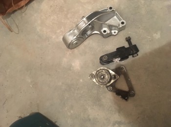 Se vende tacos de motor y varillaje 205 rallye