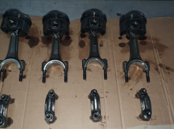 Se venden pistones y bielas c2 r2 max