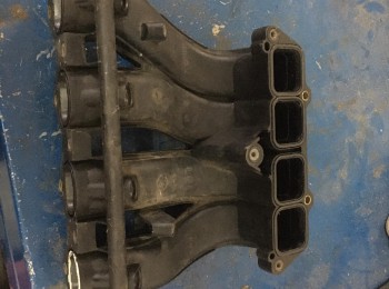 Colector de admision (solo parte de abajo) de saxo 16v