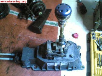 Palanca de cambios por cable.