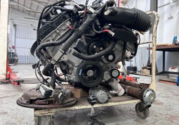 Motor+caja mustang v8 435cvs