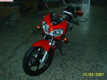 Vendo cbr 125 del 2005 muy nueva.precio 1600