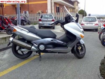 Se vende yamaha tmax de 500 muy nueva