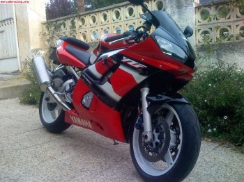 Se vende yamaha r6 año 2003 impecable 5000€ trasferencia inc
