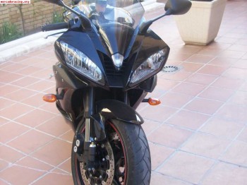 Se vende yamaha r6 2007 4000k.m impoluta con todo el equipo.