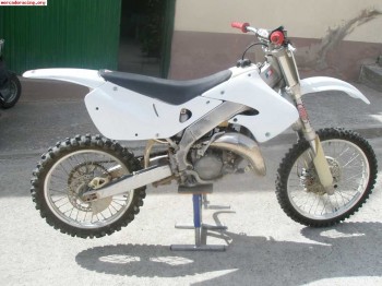 Vendo  o cambio moto honda cr de 125 año 98 chasis de alumin